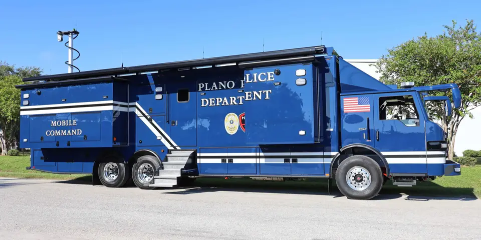 Frontline large mobile command vehicles