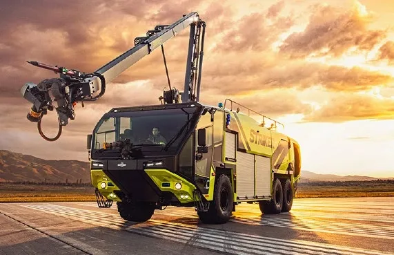 Oshkosh Striker ARFF with Snozzle HRET deployed