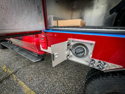 Pull-out drawer and shelf assembly in lower side compartment.