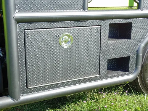 Closed lower side compartment panel with round latch.