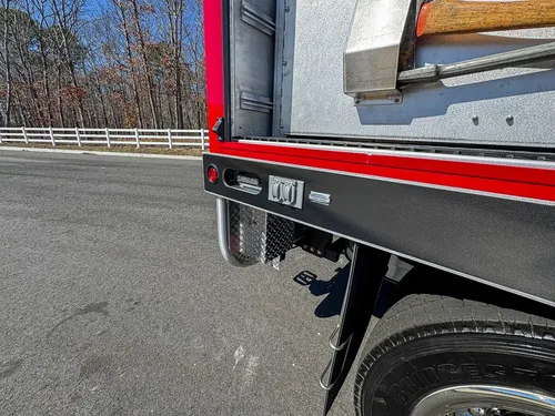 Rear side body and wheel area with lower trim stripe.