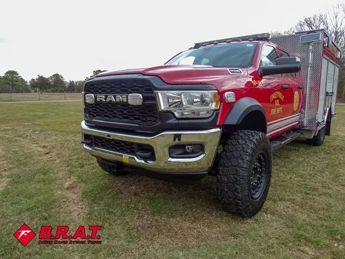 Front-right corner close-up with grille and bumper details.