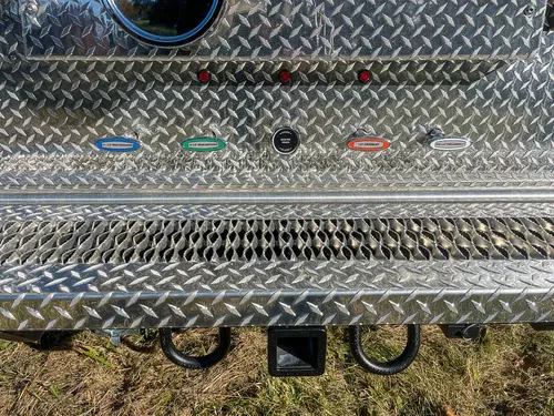Lower rear diamond-plate panel with labeled connection points.