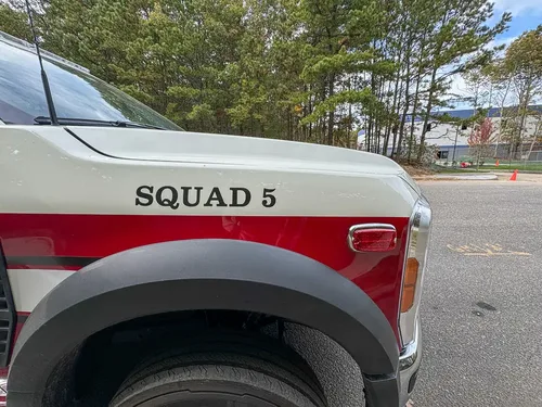 Side body close-up with Squad 5 lettering over rear wheel arch.