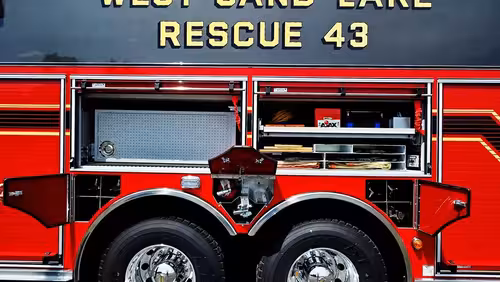 Body side lettering close-up showing unit number and stripe detail