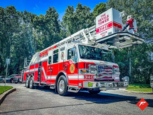 Pierce Velocity Aerial exterior view, photo 4 of 48