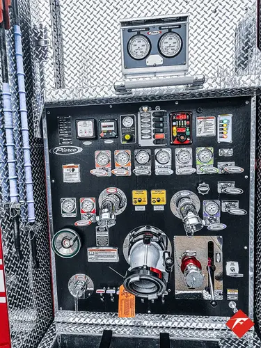 Pierce Saber Pumper exterior view, photo 13 of 83