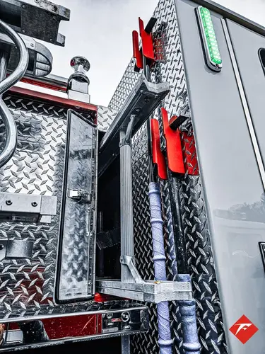 Pierce Saber Pumper exterior view, photo 16 of 83