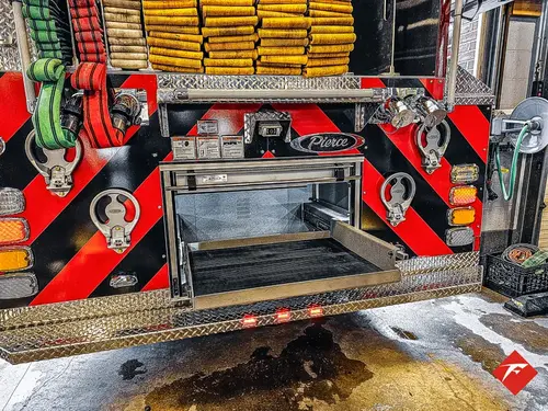 Pierce Saber Pumper exterior view, photo 44 of 83