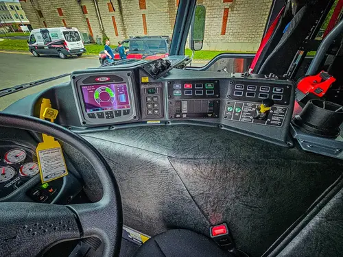 Pierce Velocity Rescue Pumper exterior view, photo 26 of 56