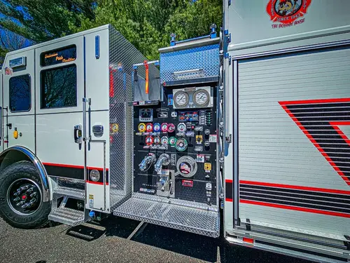 Pierce Velocity Rescue Pumper exterior view, photo 6 of 41