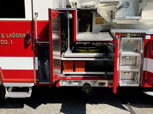 Small lower compartment open with portable canister and tool storage