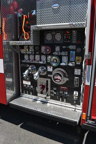 Pierce Enforcer Pumper exterior view, photo 26 of 31