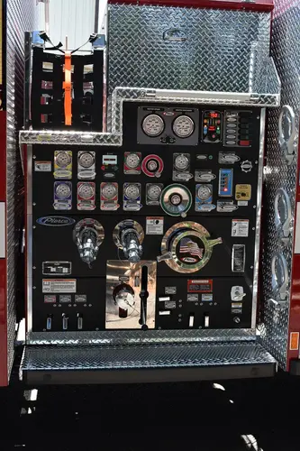Pierce Enforcer Pumper exterior view, photo 28 of 31