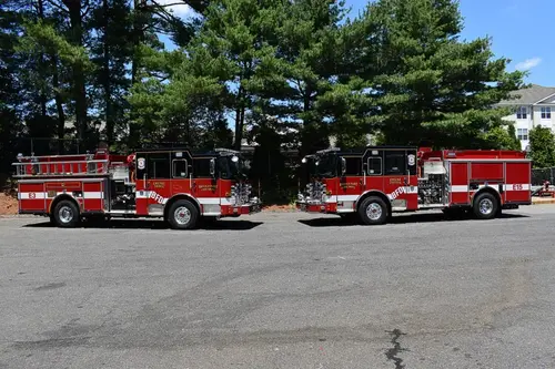 Pierce Enforcer Pumper exterior view, photo 8 of 31