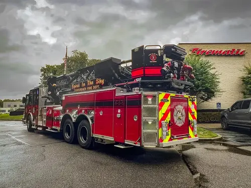 Pierce Enforcer Aerial exterior view, photo 3 of 46