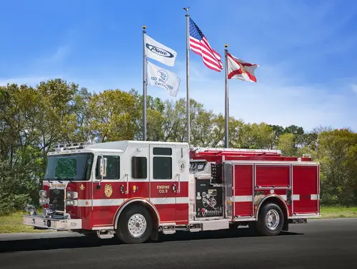 Pierce Saber Pumper exterior view, photo 2 of 3