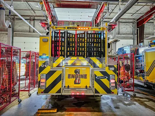 Pierce Enforcer Pumper exterior view, photo 7 of 32