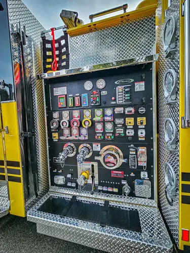 Pierce Enforcer Pumper exterior view, photo 23 of 46