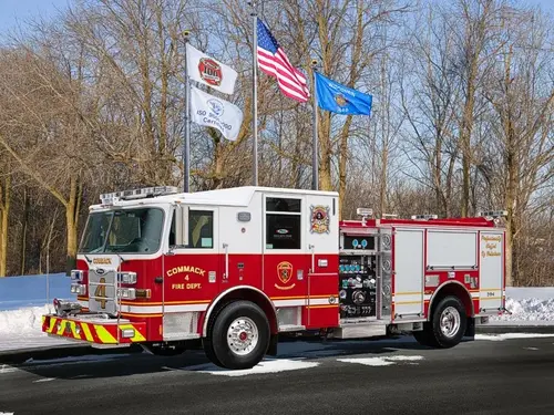 Pierce Arrow Pumper exterior view