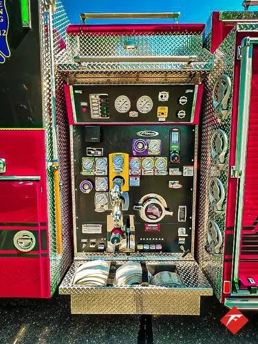 Pierce Enforcer Pumper exterior view, photo 14 of 46