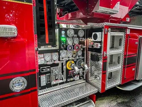 Pierce Enforcer Pumper exterior view, photo 17 of 49