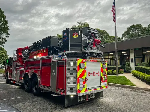 Pierce Enforcer Pumper exterior view, photo 4 of 49