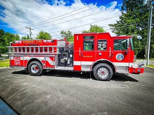 Pierce Saber Pumper exterior view, photo 5 of 55