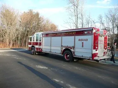 Rear right side view showing tailboard area, rear corner lights, and full body length.