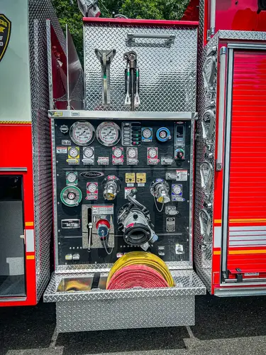 Pierce Enforcer Pumper exterior view, photo 20 of 29