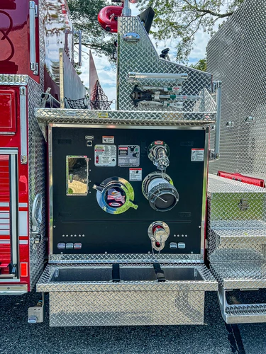 Pierce Enforcer Pumper exterior view, photo 27 of 31