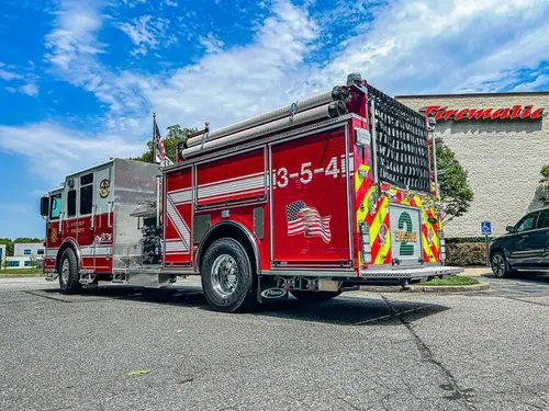 Pierce Enforcer Pumper exterior view, photo 5 of 31