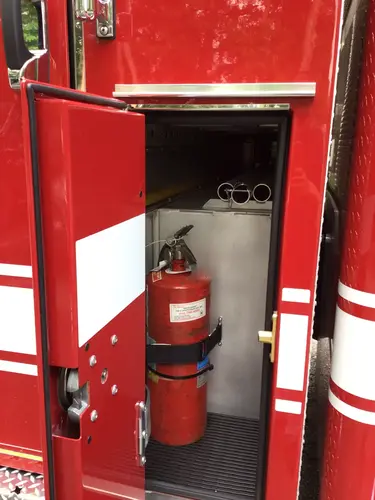 Narrow side compartment with mounted cylinder and vertical storage space