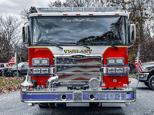 Pierce Enforcer Pumper exterior view, photo 2 of 42