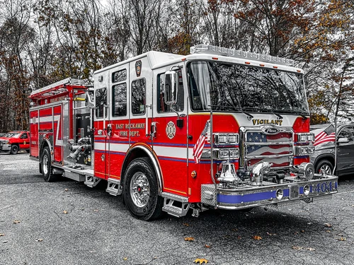 Pierce Enforcer Pumper exterior view, photo 3 of 42