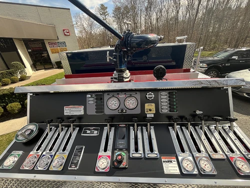 Pierce Enforcer Pumper exterior view, photo 23 of 28