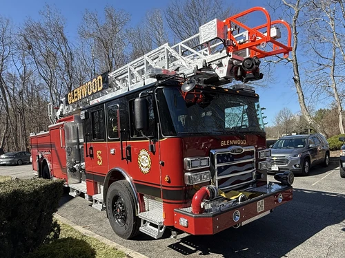 Pierce Saber Aerial exterior view, photo 2 of 37