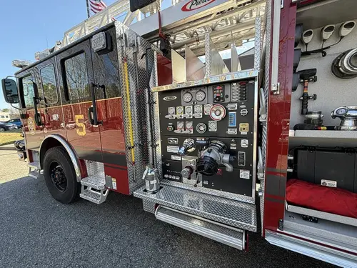 Pierce Saber Aerial exterior view, photo 21 of 37