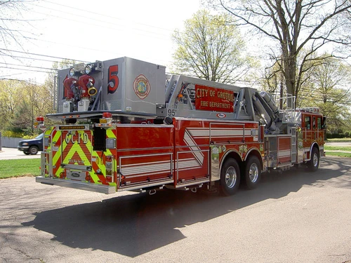 Rear-right exterior view showing bucket section and side ladder bed