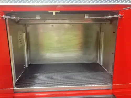 Open side compartment with smooth floor and empty stainless interior