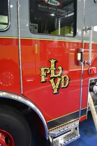 Pierce Enforcer Pumper exterior view, photo 10 of 41