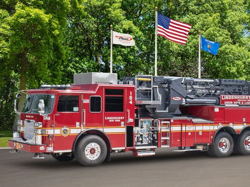 Pierce Arrow Pumper exterior view
