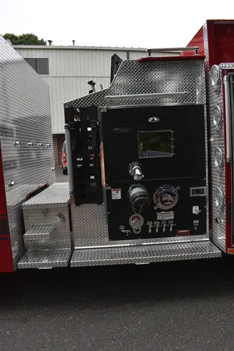 Pierce Saber Pumper exterior view, photo 24 of 29