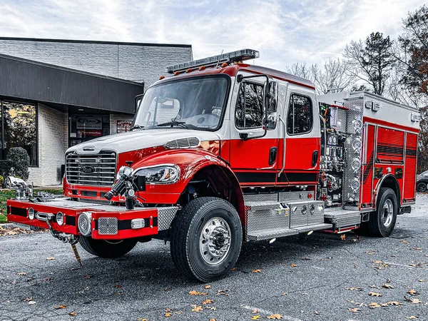 Pierce Freightliner Pumper exterior view