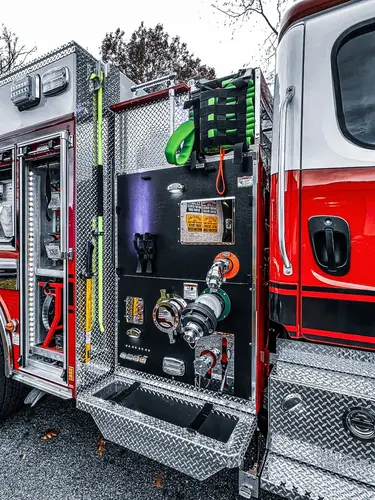 Pierce Freightliner Pumper exterior view, photo 18 of 38