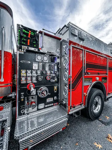 Pierce Freightliner Pumper exterior view, photo 24 of 38