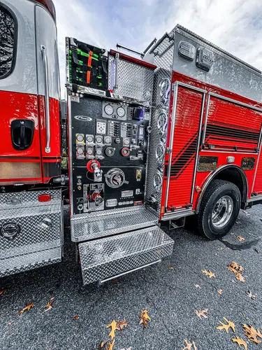 Pierce Freightliner Pumper exterior view, photo 25 of 38