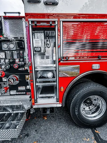 Pierce Freightliner Pumper exterior view, photo 28 of 38