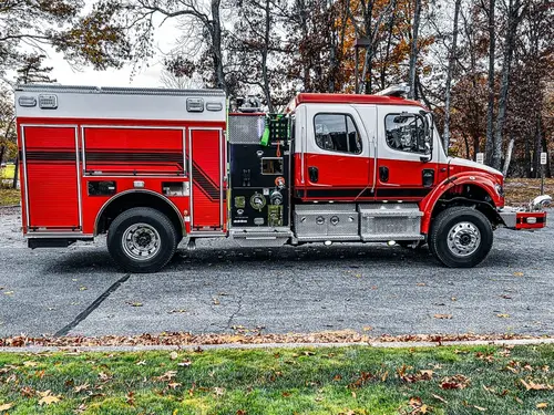 Pierce Freightliner Pumper exterior view, photo 7 of 38