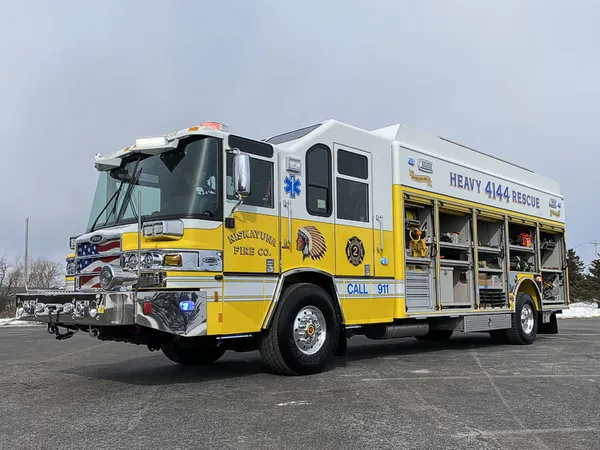 Pierce Dash Pumper exterior view